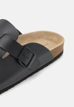 Pier One Leather Unisex - Pantoffels - Black 13 Pier One Leather Unisex - Pantoffels - Black -Goedkope Pier One winkel 7b28889d1d2247a8abcae3a4a4c34674