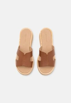 Pier One Leather - Clogs - Cognac 13 Pier One Leather - Clogs - Cognac -Goedkope Pier One winkel a77eaa9361344ea1bb17475ba6b12470