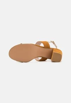 Pier One Leather- Sandalen - White/Cognac -Goedkope Pier One winkel cdd8b57c5133477f8fbebb682a16a8de