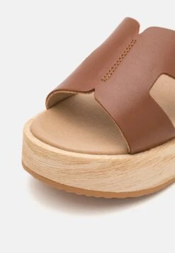 Pier One Leather - Clogs - Cognac 15 Pier One Leather - Clogs - Cognac -Goedkope Pier One winkel e3b12b1e984f4a418f3826172ba96b4c