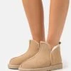 Pier One Leather- Pantoffels - Beige -Goedkope Pier One winkel edd5ddb713024d8a8bc650cf63b6813c